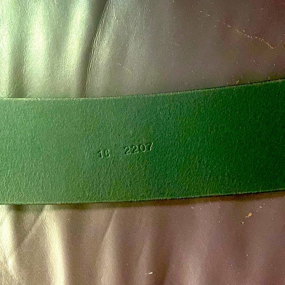 ⭐️⭐️AUTHENTIC VINTAGE PRADA BELT - see pics for serial number⭐️⭐️ - Picture 8 of 10